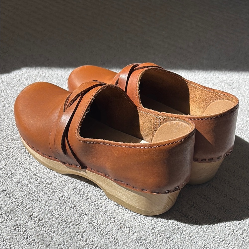 SVEN Original Leather Brown Clogs